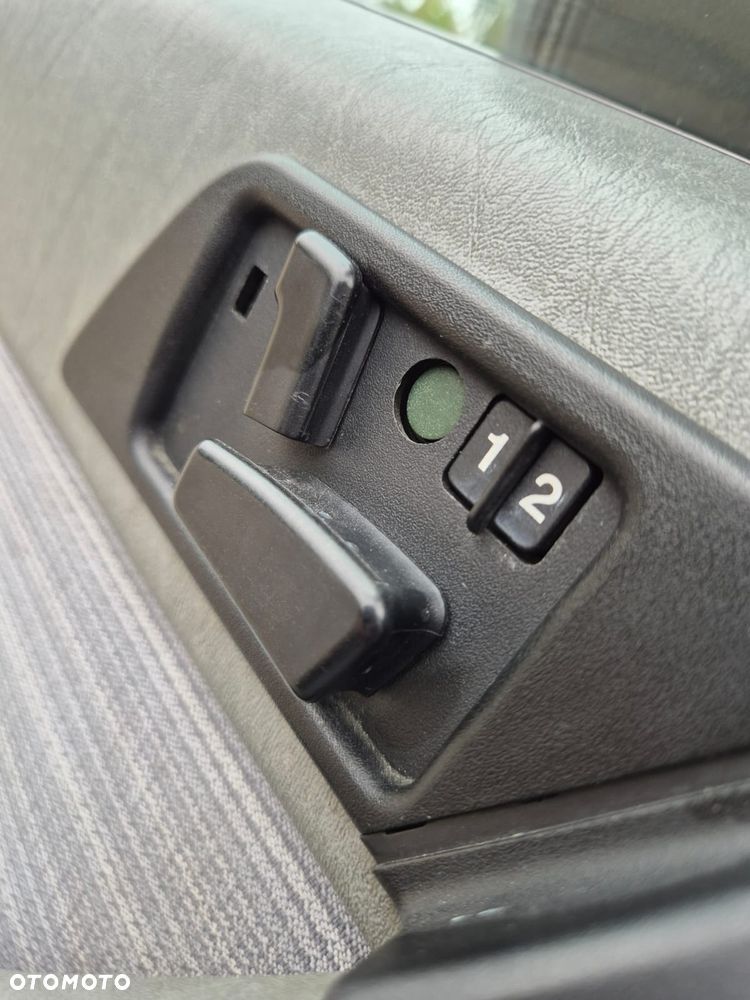 Mercedes-Benz W124 (1984-1993) - 25