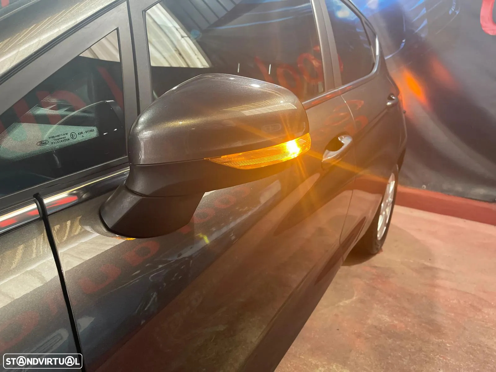 Ford Fiesta 1.0 EcoBoost S&S TITANIUM - 25