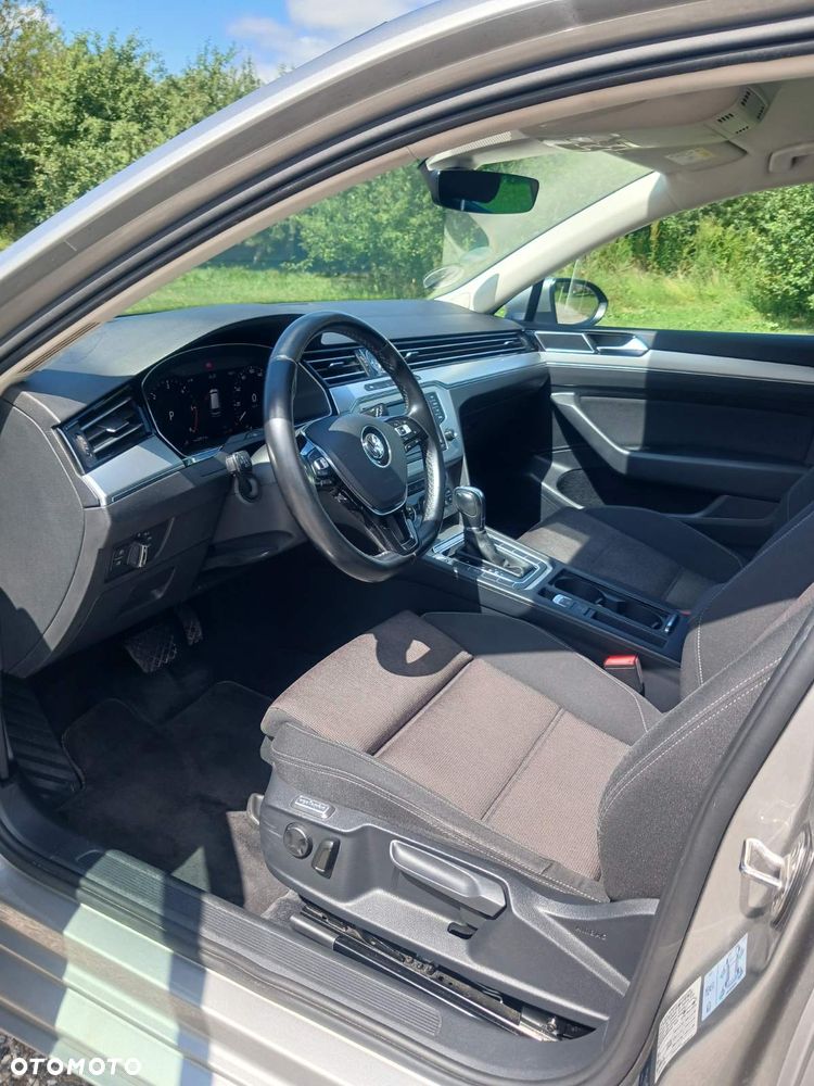 Volkswagen Passat 2.0 TDI (BlueMotion Technology) DSG Comfortline - 8