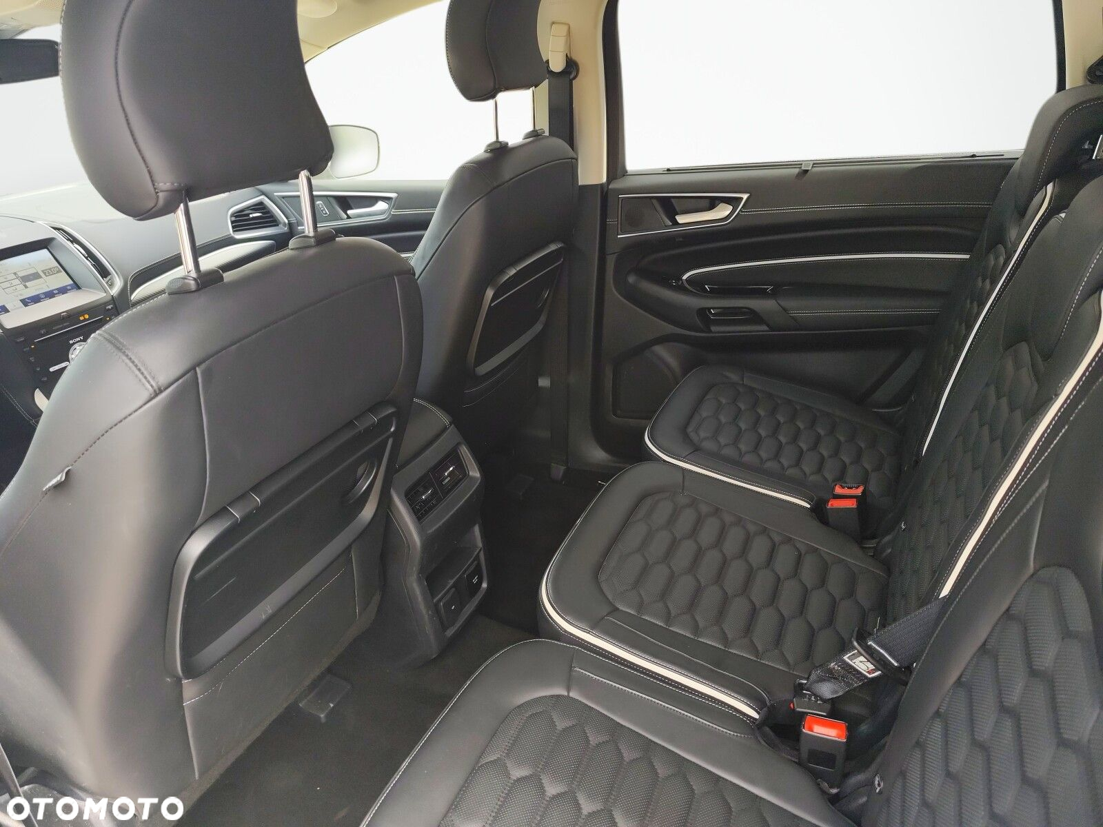 Ford S-Max - 13