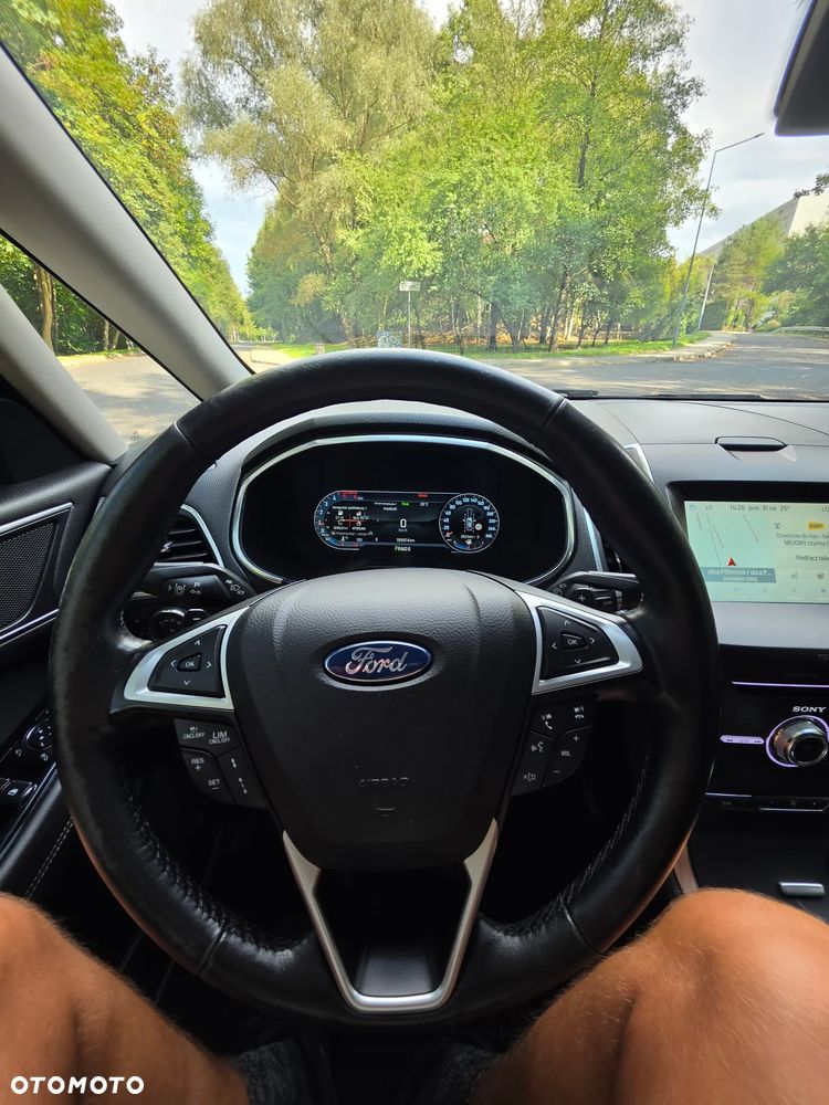 Ford S-Max - 17