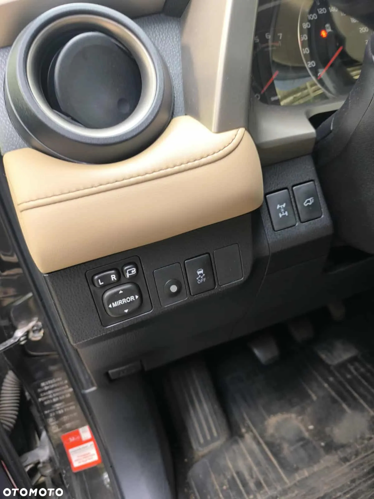 Toyota RAV4 - 8