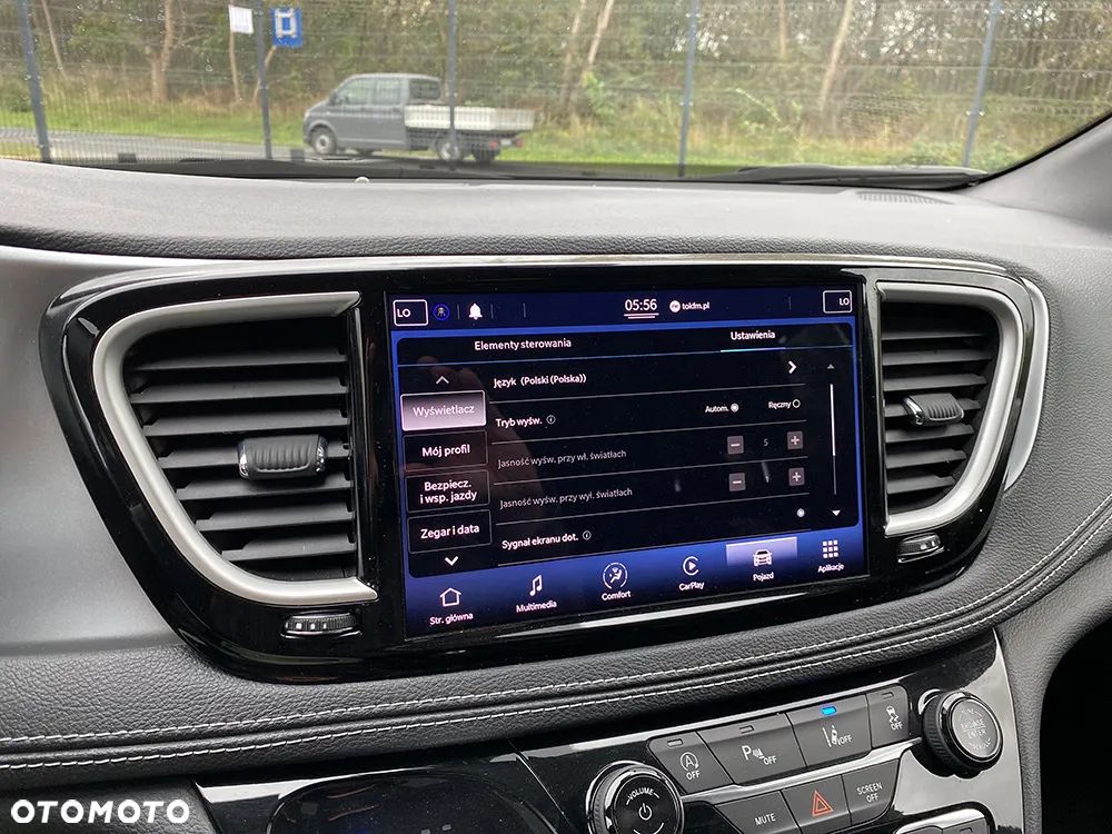 Chrysler Pacifica - 23