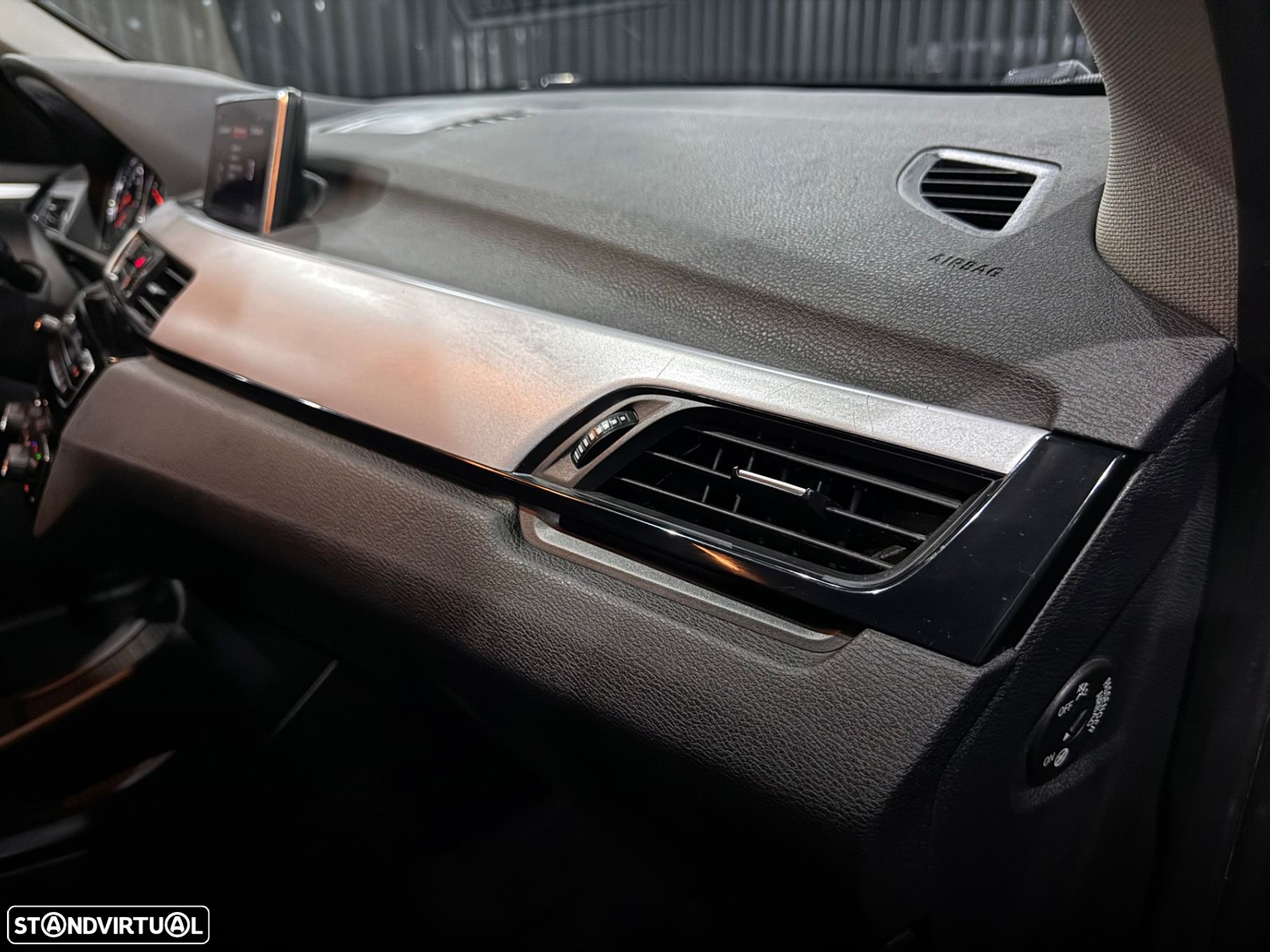 BMW X1 18 d sDrive Auto Line Sport - 34