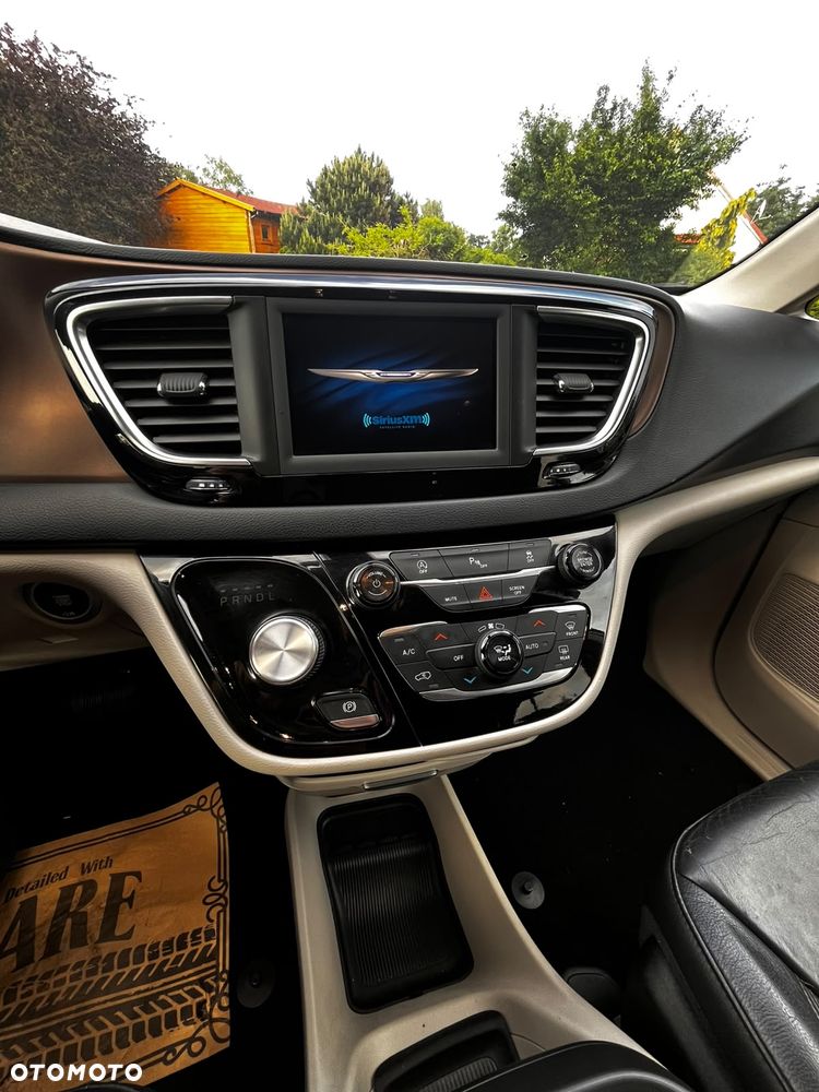 Chrysler Pacifica - 3