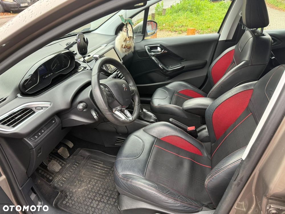 Peugeot 208 - 18