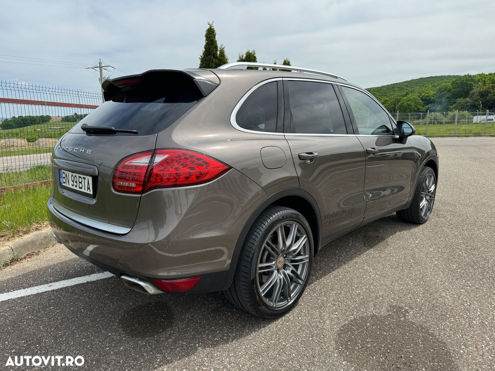 Porsche Cayenne 3.0 L V6 - 6
