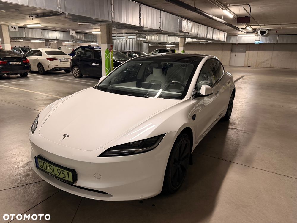 Tesla Model 3 - 3