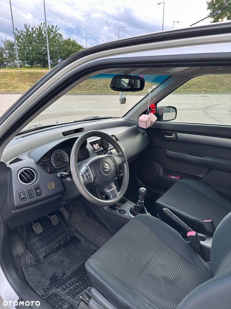 Suzuki Swift 1.3 DDiS 16v GLX - 9