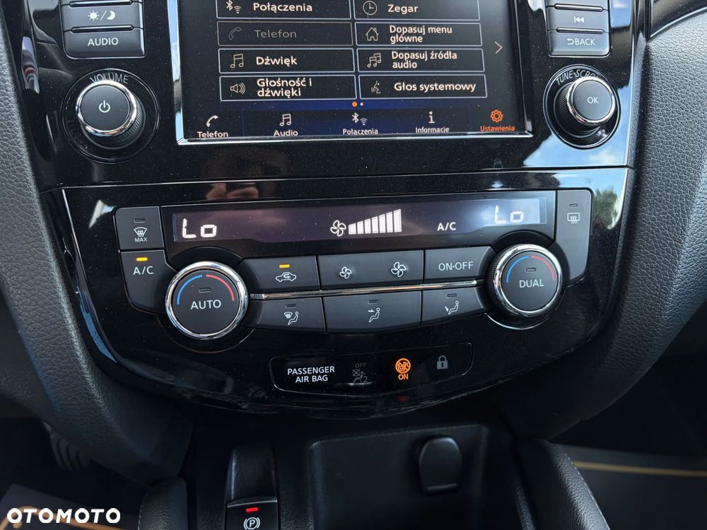 Nissan Qashqai 1.3 DIG-T N-Connecta - 28