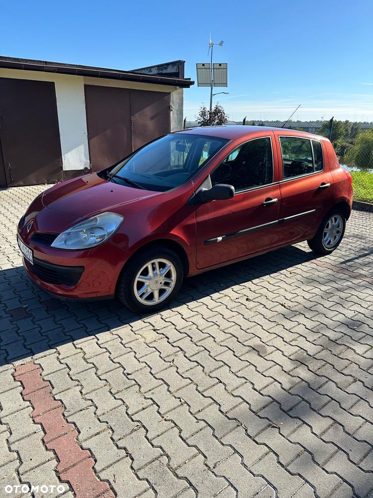 Renault Clio 2005 photo 2