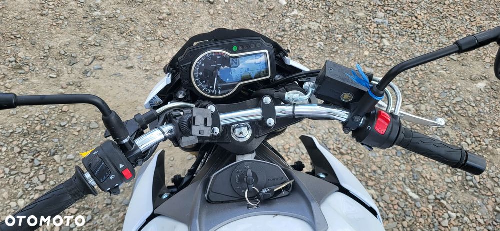 Suzuki GSR - 12