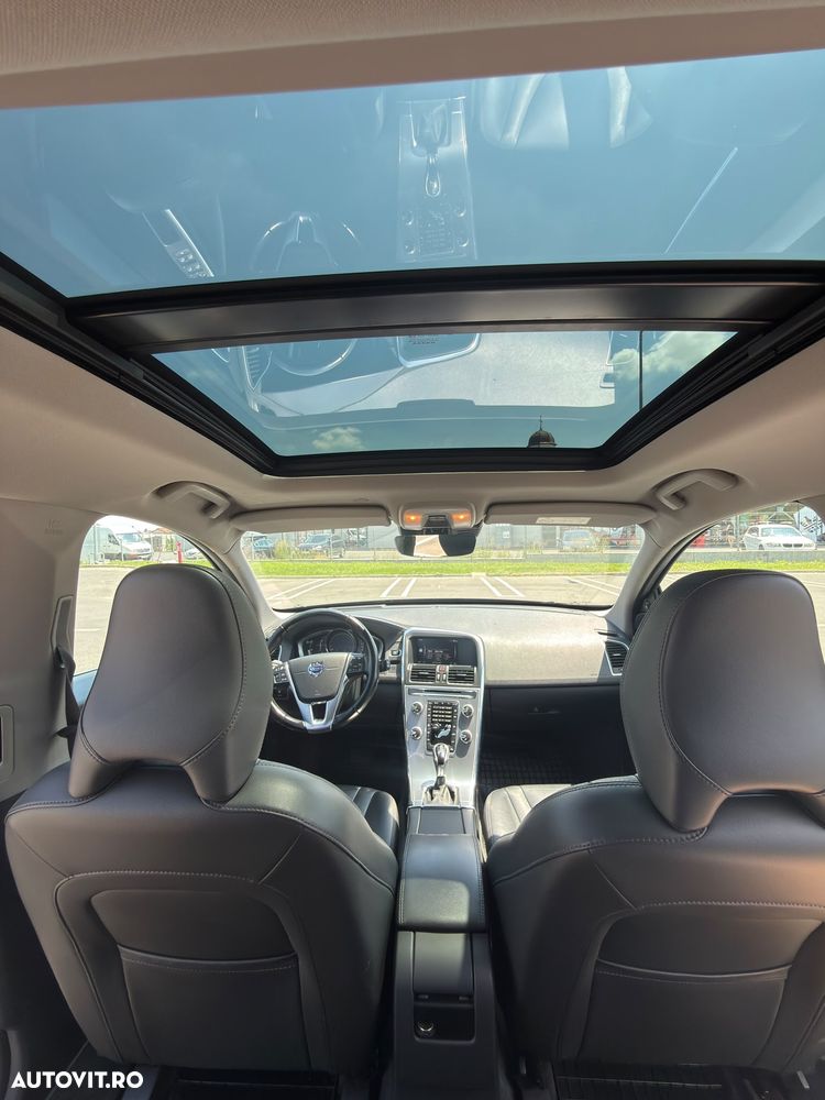 VOLVO XC60 2017 — imagine 8
