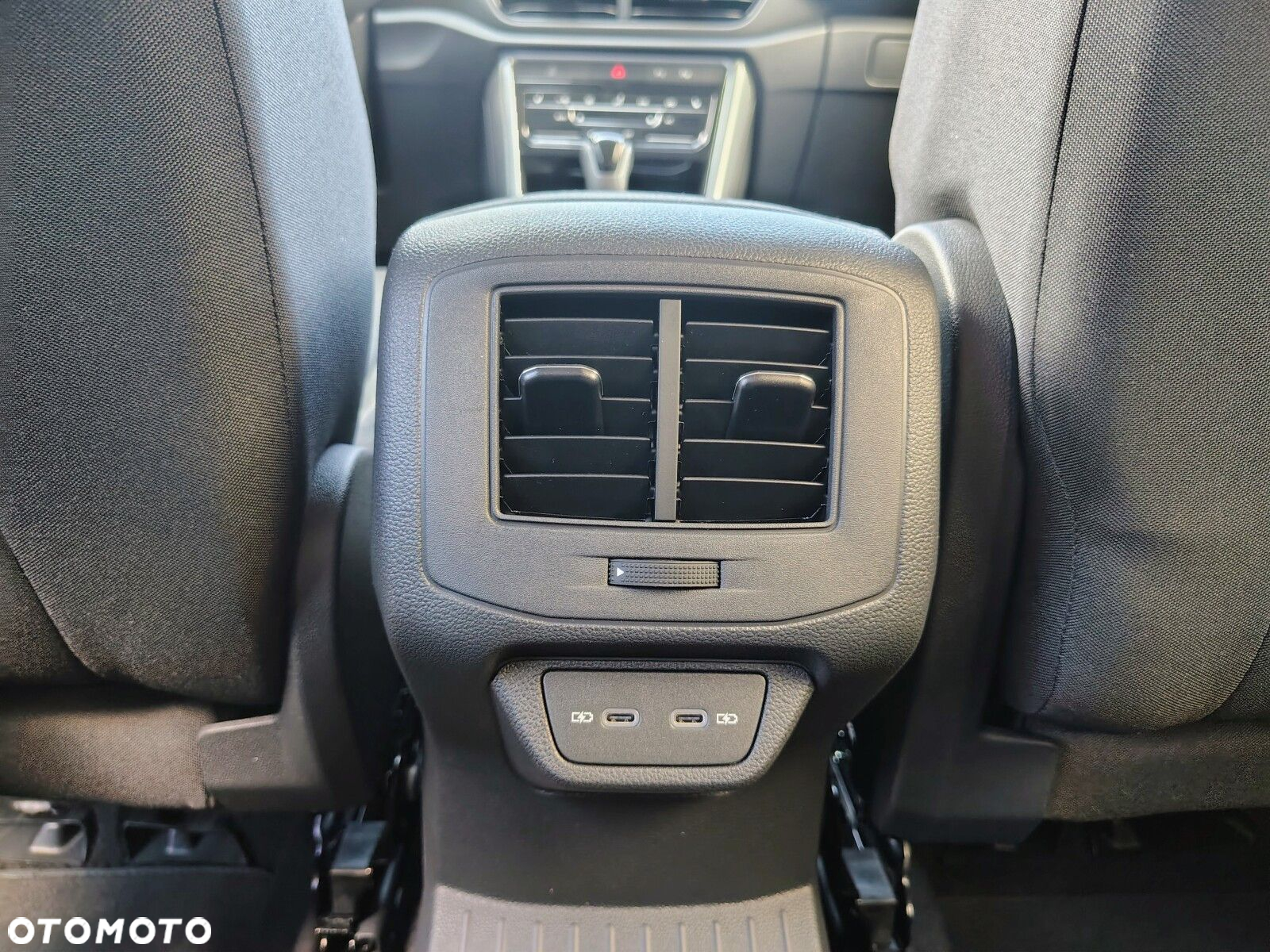 Volkswagen T-Roc - 21