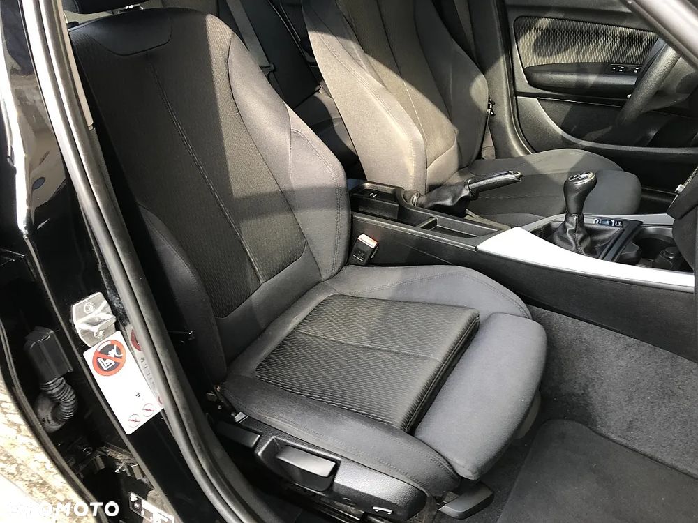 BMW Seria 1 118d DPF - 32