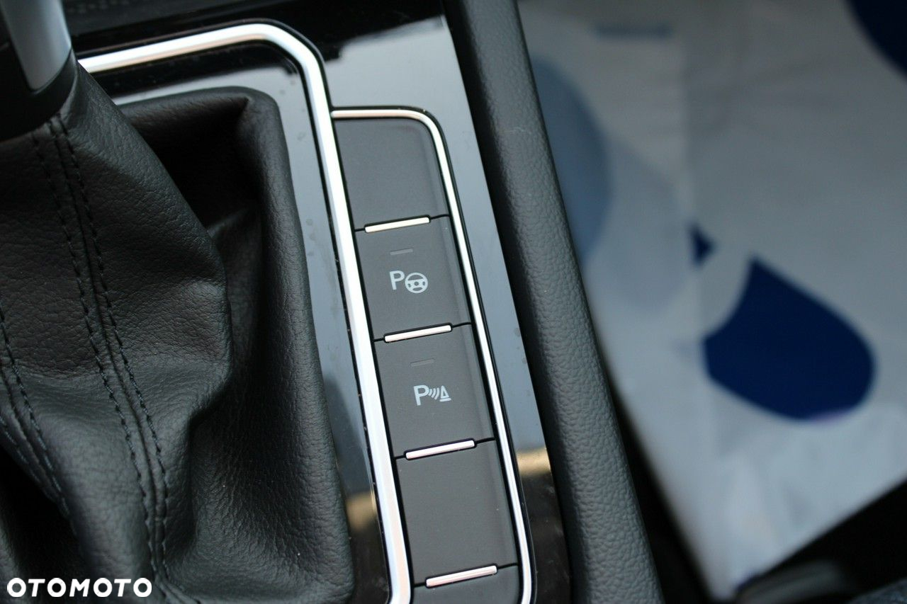 Volkswagen Passat - 33