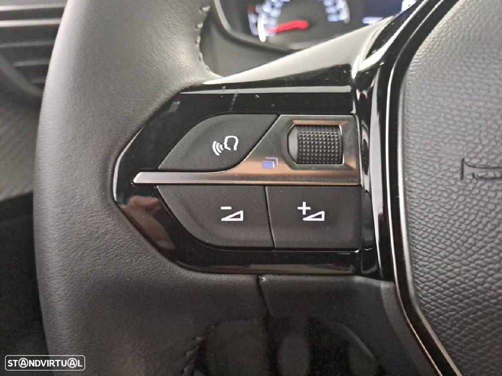 Peugeot 2008 1.2 PureTech Active Pack - 16