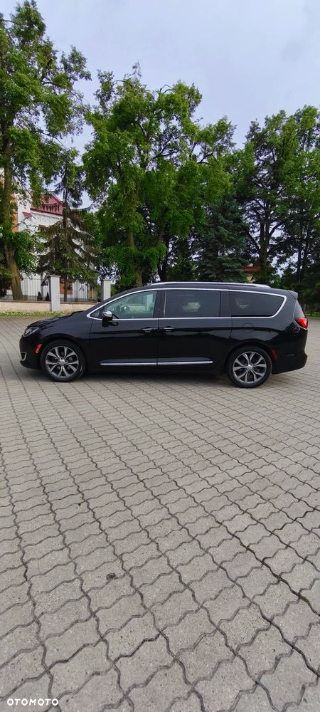 Chrysler Pacifica - 3