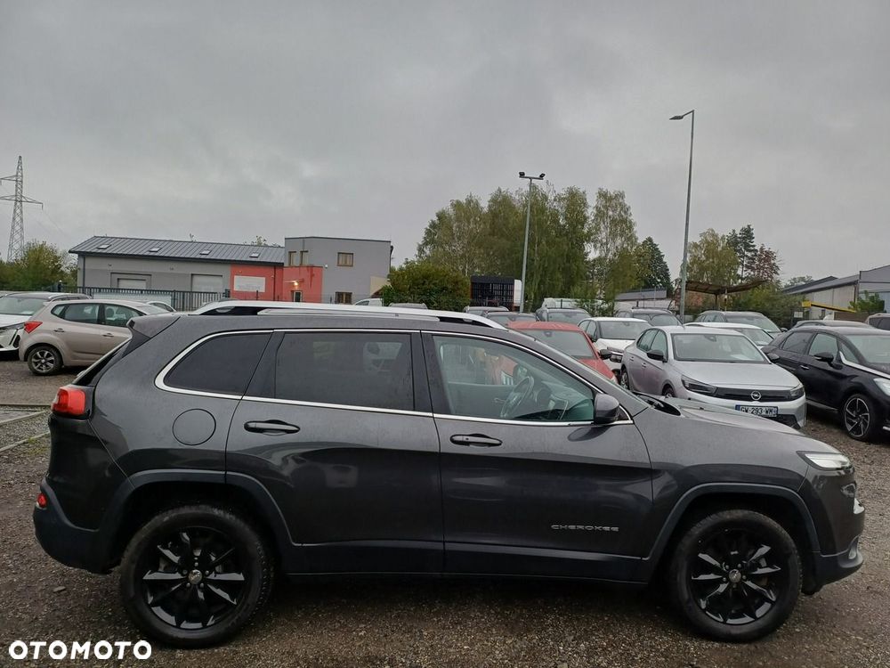 Jeep Cherokee - 8