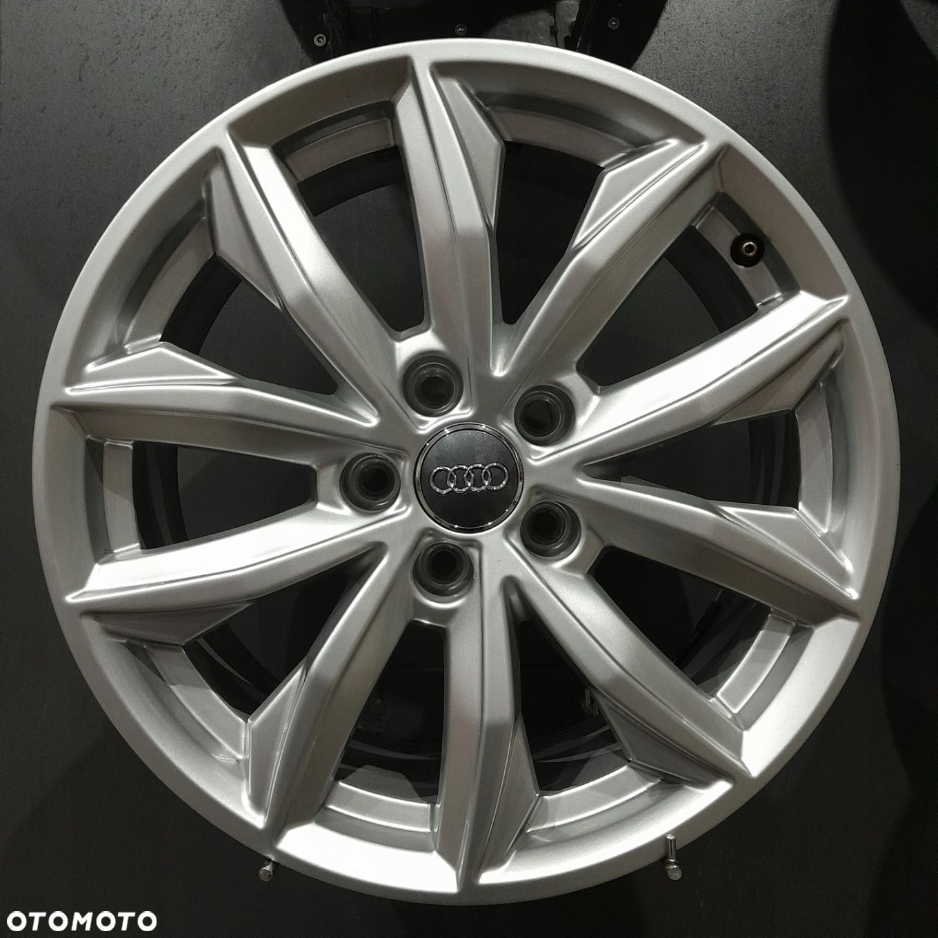 Felgi 17 5x112 Audi Q5, A6 C7, A4 B8 B9 OE F503008-44 - 4