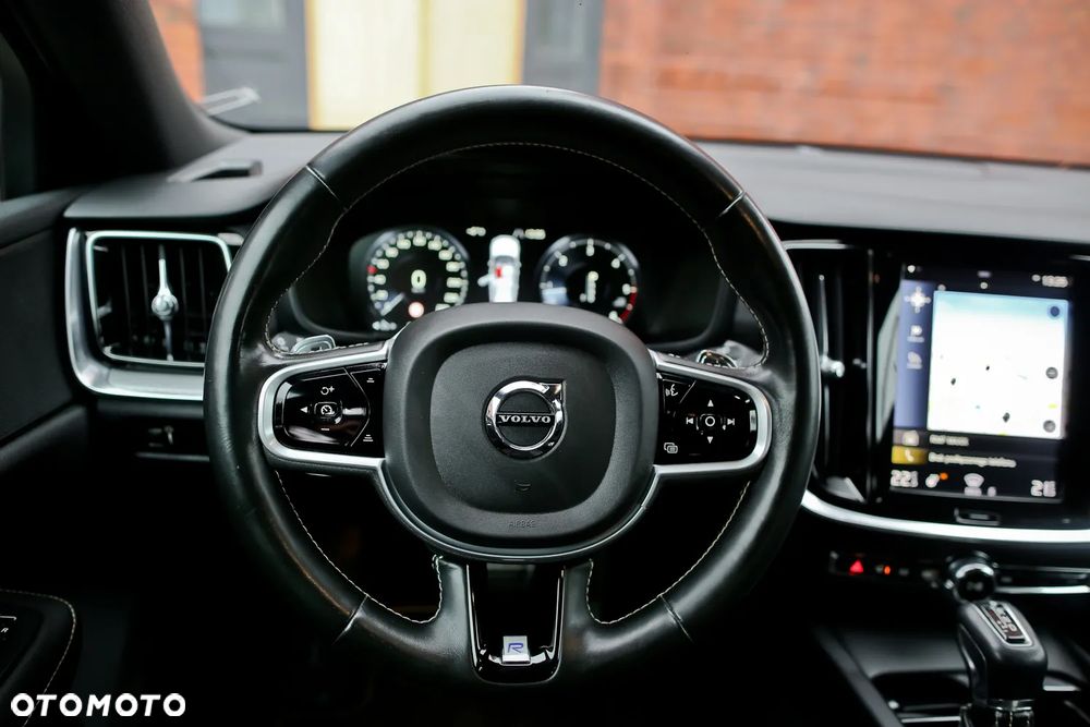 Volvo V60 D4 Geartronic R-Design - 24