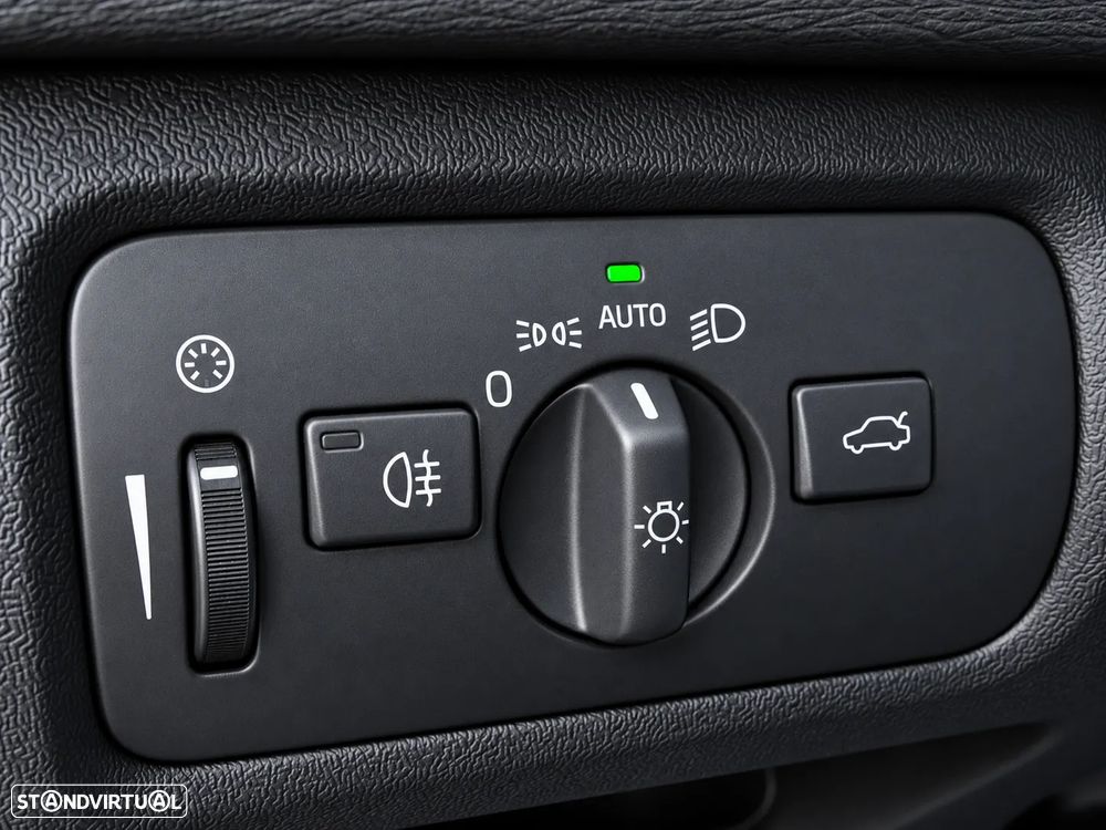 Volvo V40 2.0 D3 Momentum - 30
