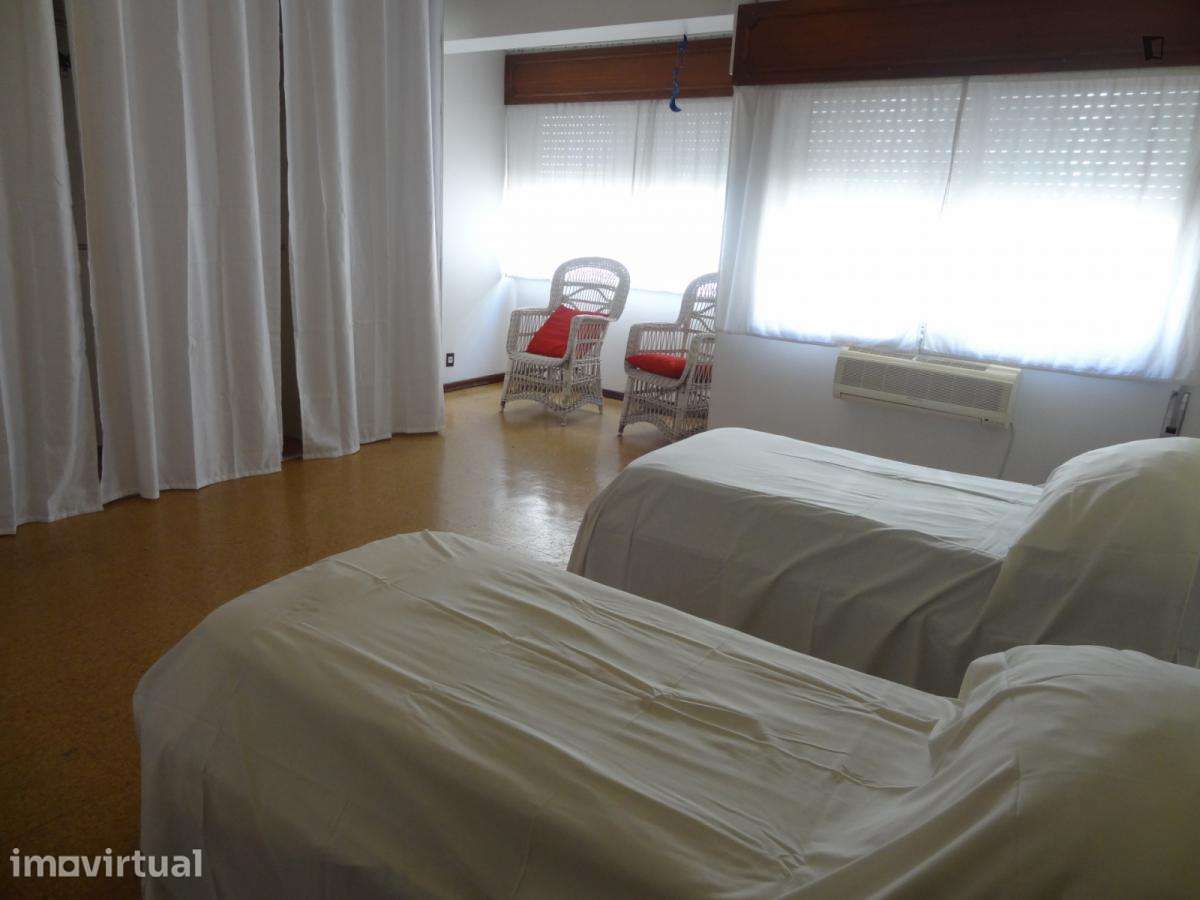 Quarto - localizado em Benfica Lisbon - Grande imagem: 2/16