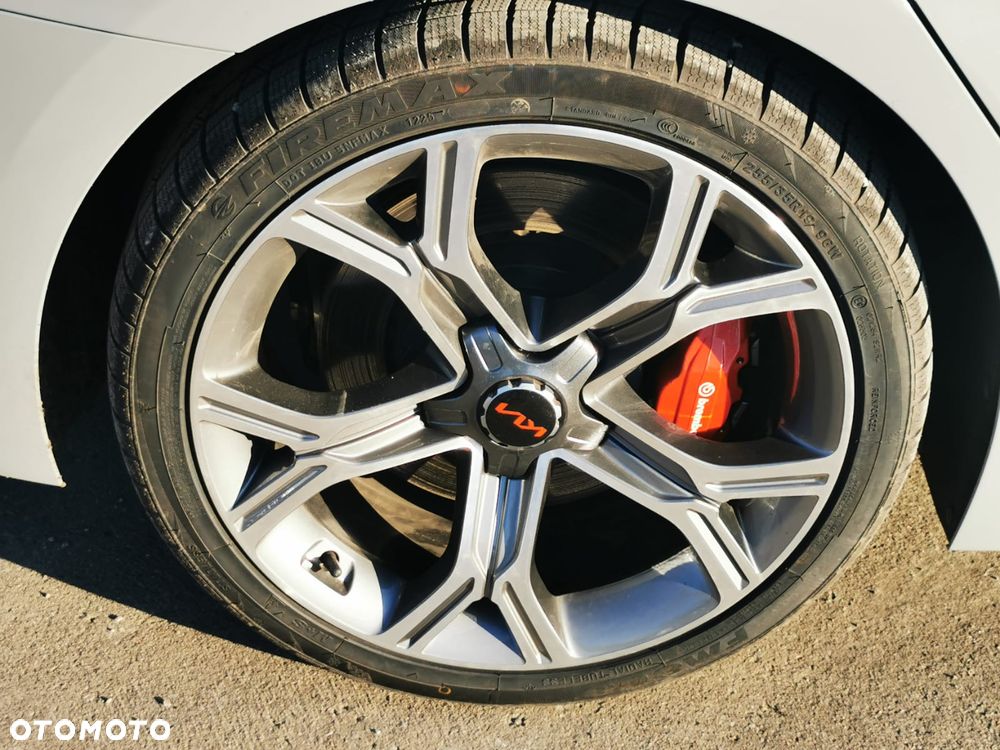Kia Stinger - 37