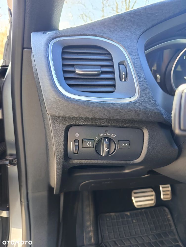 Volvo V40 D2 Geartronic RDesign - 24