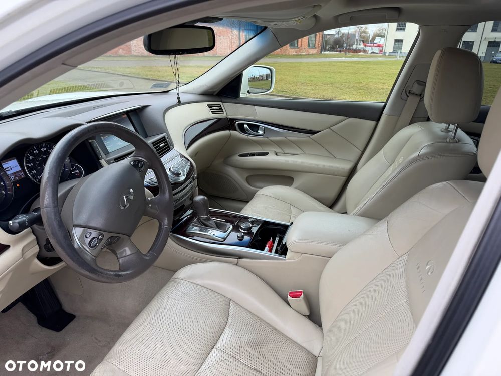 Infiniti M - 10