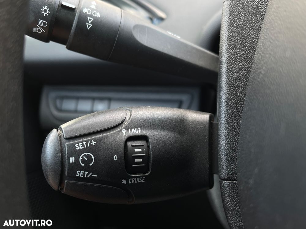 Peugeot 208 1.2 L PureTech Style - 12