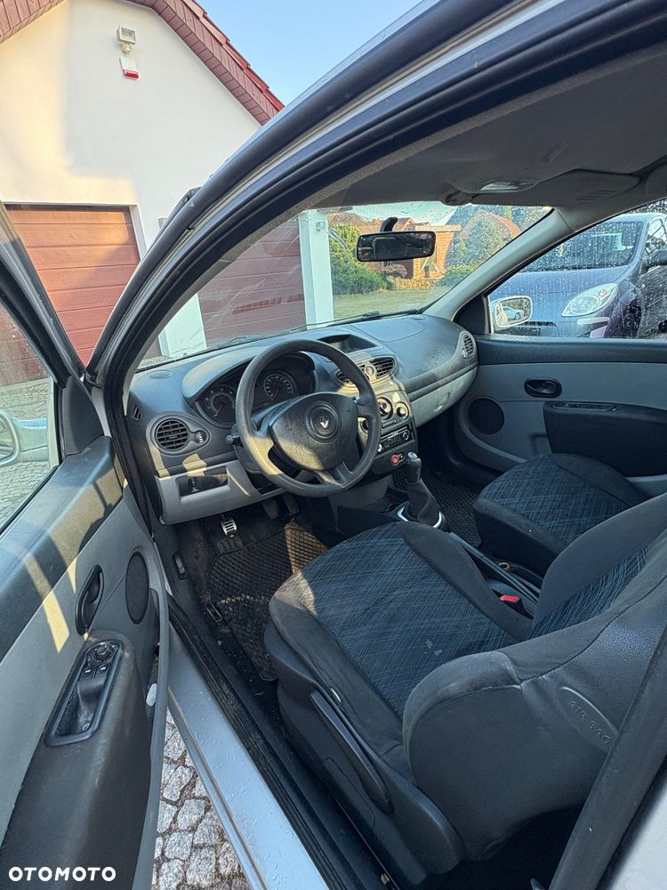 Renault Clio 1.2 16V Campus - 12