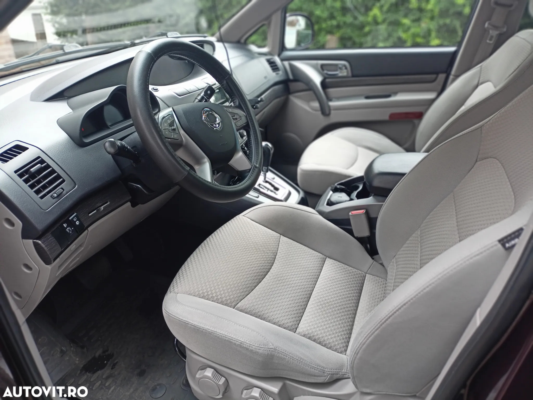 SsangYong Rodius - 10