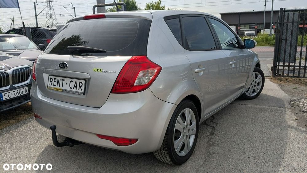 Kia Ceed - 12