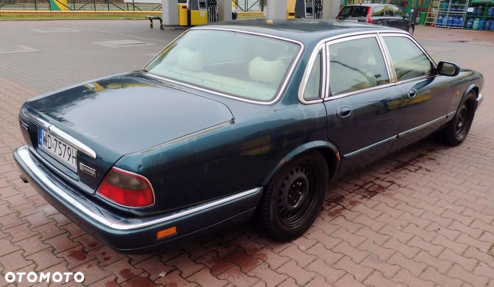Jaguar XJ - 4