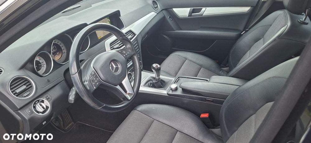 Mercedes-Benz Klasa C 200 CDI DPF (BlueEFFICIENCY) Avantgarde - 9