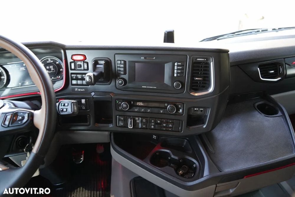 Scania R 650 / V8 / 6x4 / SISTEM HIDRAULIC / MASĂ NETĂ: 100.000 KG / I-PARK COOL / TRACTOR CU 3 AXE / ANVELOPE 100% - 30