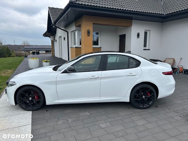 Alfa Romeo Giulia 2.0 Turbo 16V AT8-Q4 Veloce - 5