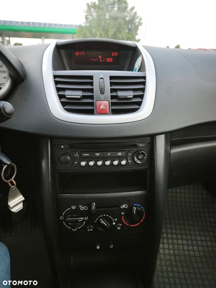 Peugeot 207 1.4 16V Trendy - 11