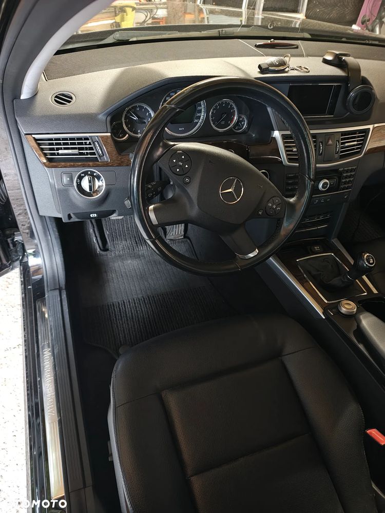 Mercedes-Benz Klasa E 200 CGI BlueEff - 35