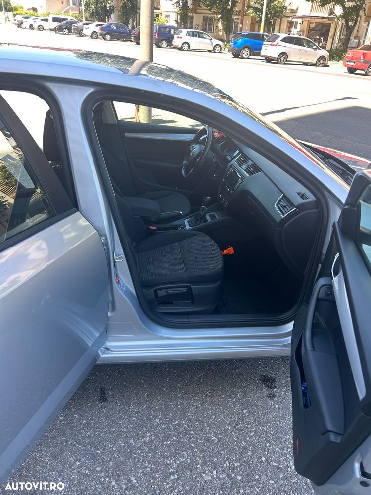 Skoda Octavia 1.6 TDI AMBITION - 11