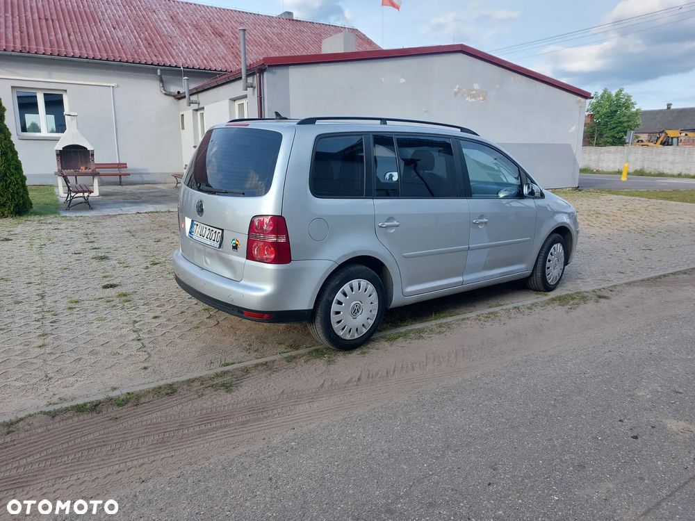 Volkswagen Touran - 12