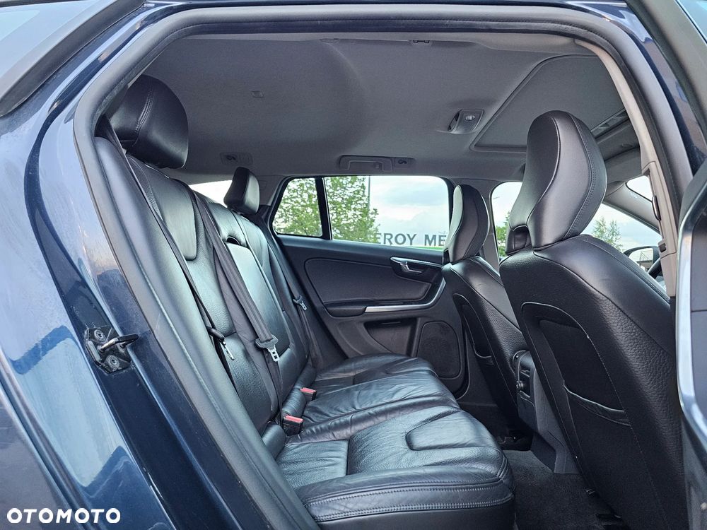 Volvo V60 D5 Geartronic Summum - 16