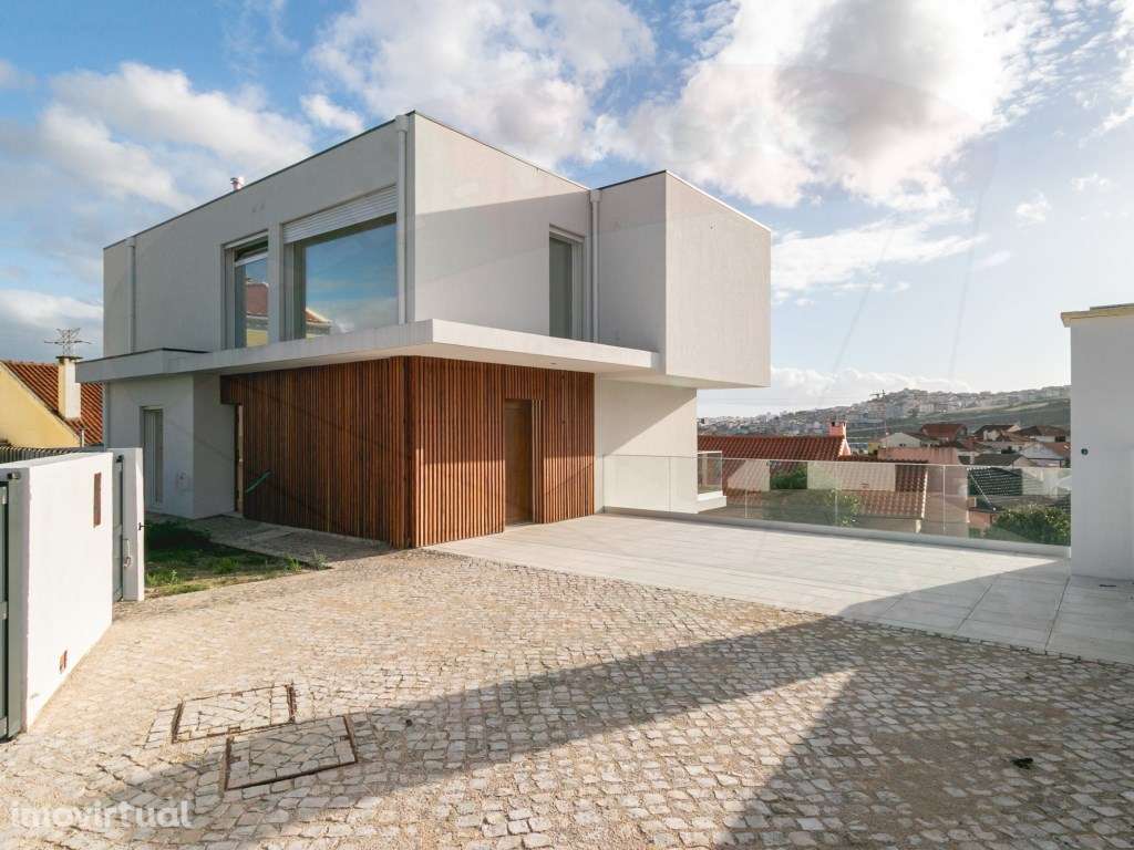 Moradia T3, a ESTREAR com Piscina em Famões, Odivelas: O seu Oásis! - Grande imagem: 2/42