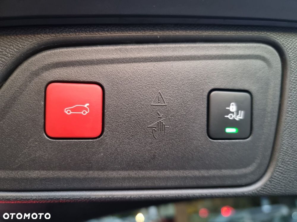 Peugeot 3008 1.5 BlueHDi Allure Pack S&S EAT8 - 23