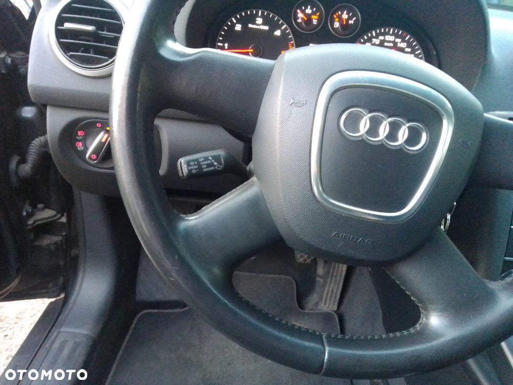 Audi A3 Sportback 1.6 TDI DPF Ambiente - 19