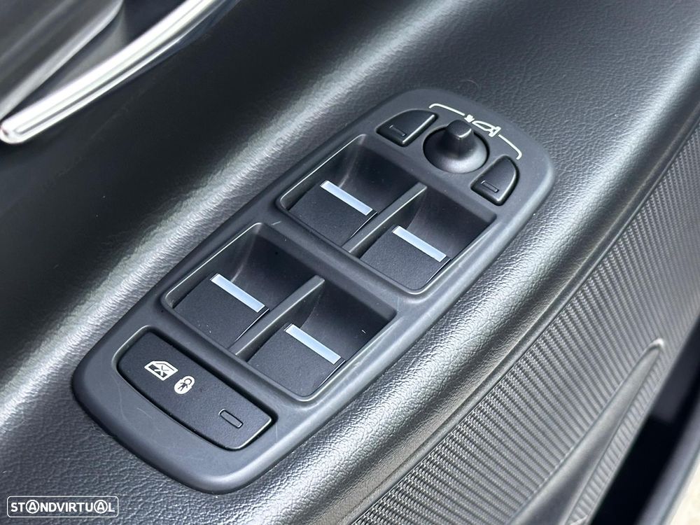 Jaguar XE 20d Aut. Pure - 28