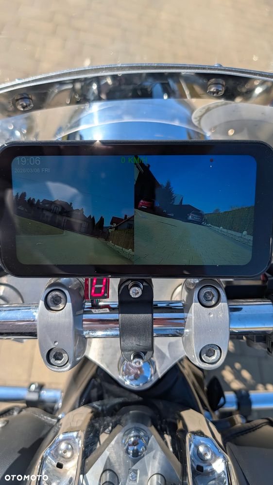 Suzuki Intruder - 12