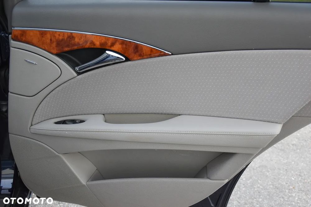 Mercedes-Benz Klasa E 500 4-Matic Avantgarde - 32