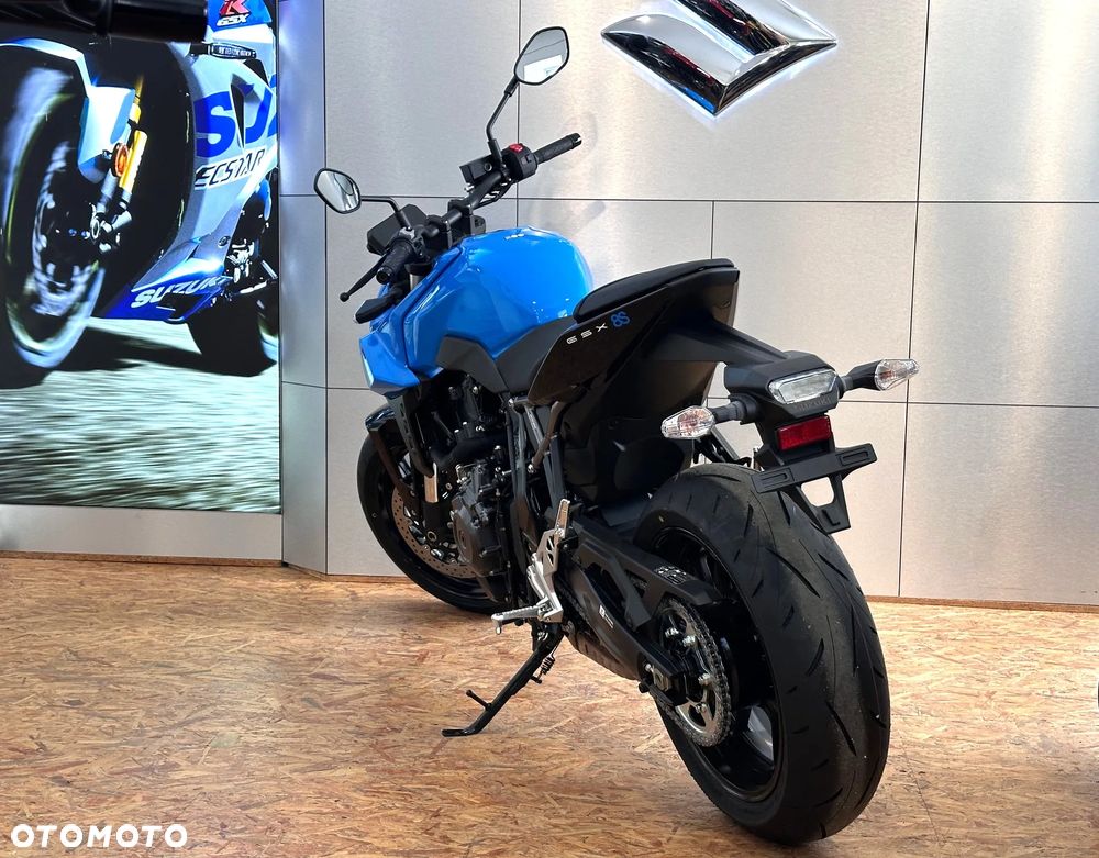 Suzuki GSX - 8